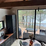 Sauna Ja Kuemblustuenniga Puhkemaja-moek Puhkemajad فيلة Tahkuranna
