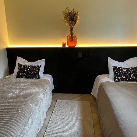 Sauna Ja Kuemblustuenniga Puhkemaja-moek Puhkemajad Tahkuranna