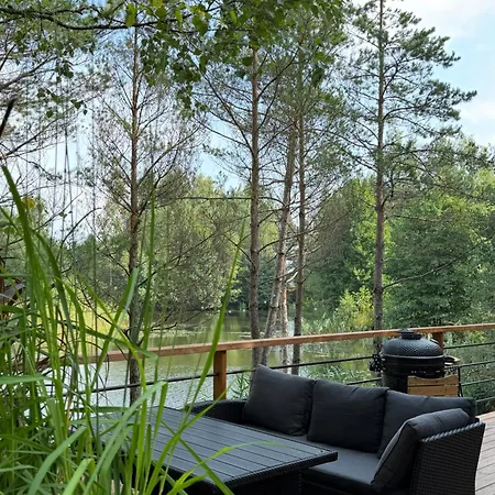 Sauna Ja Kuemblustuenniga Puhkemaja-moek Puhkemajad