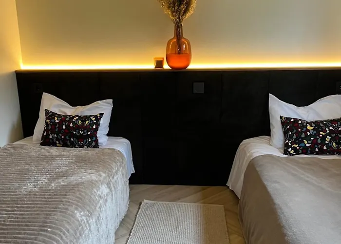 Sauna Ja Kuemblustuenniga Puhkemaja-moek Puhkemajad Tahkuranna